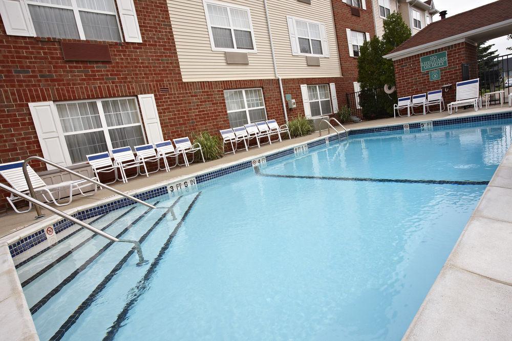 Towneplace Suites By Marriott Detroit Livonia Exteriör bild