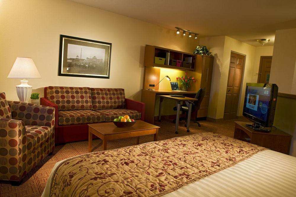Towneplace Suites By Marriott Detroit Livonia Exteriör bild