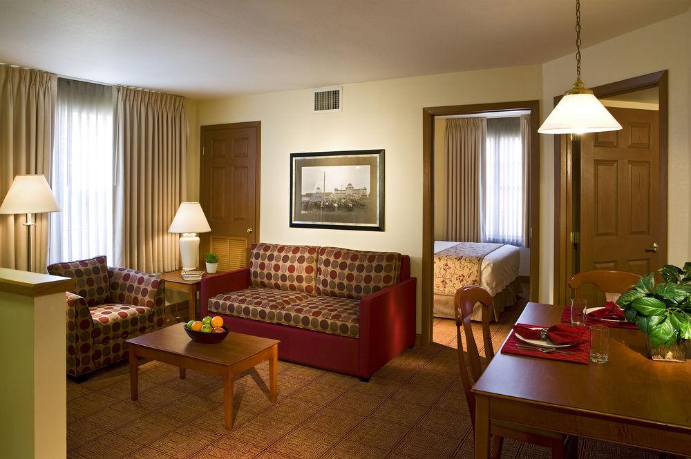Towneplace Suites By Marriott Detroit Livonia Exteriör bild