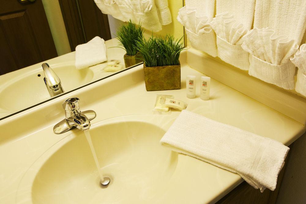 Towneplace Suites By Marriott Detroit Livonia Exteriör bild