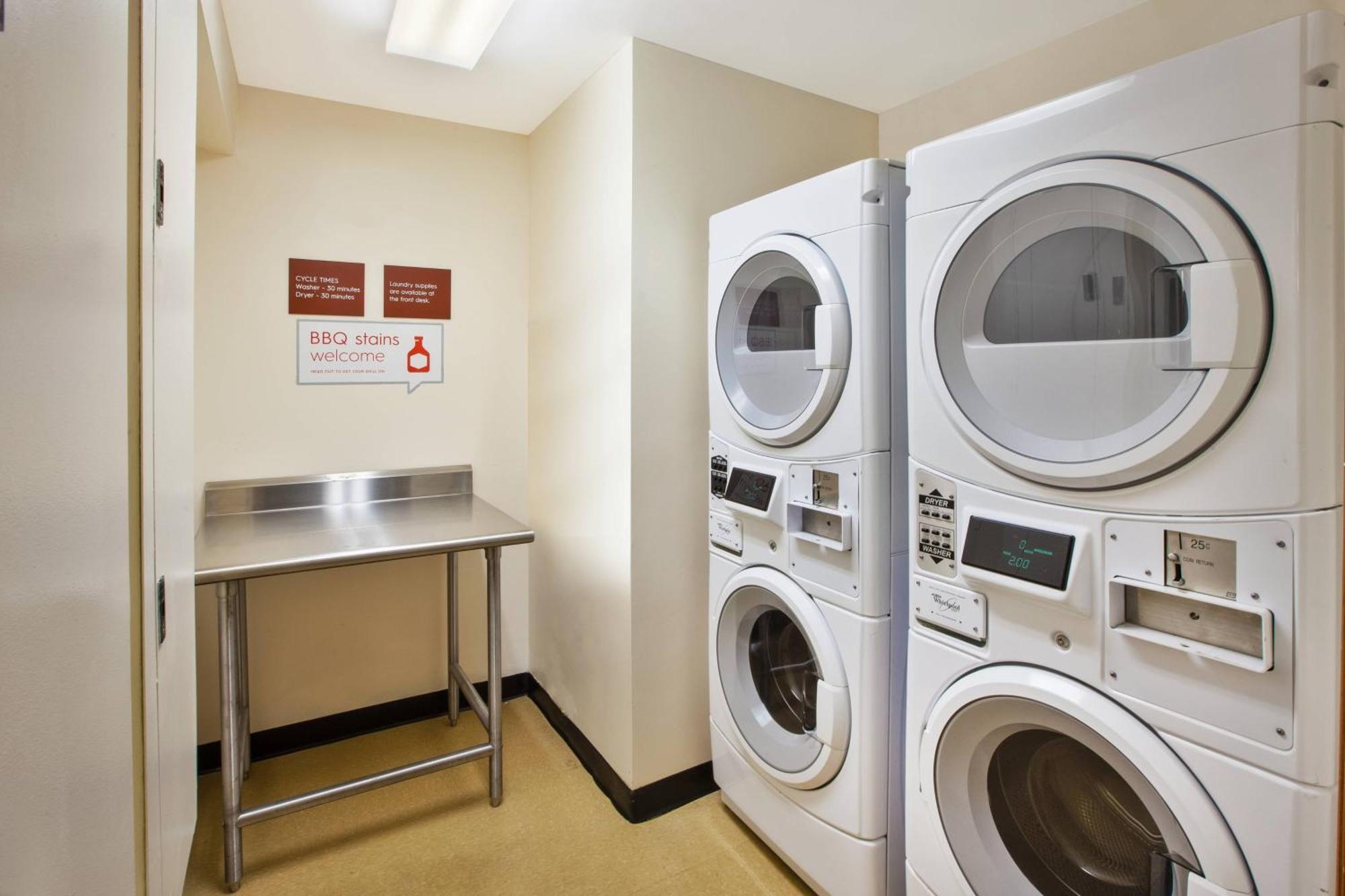 Towneplace Suites By Marriott Detroit Livonia Exteriör bild