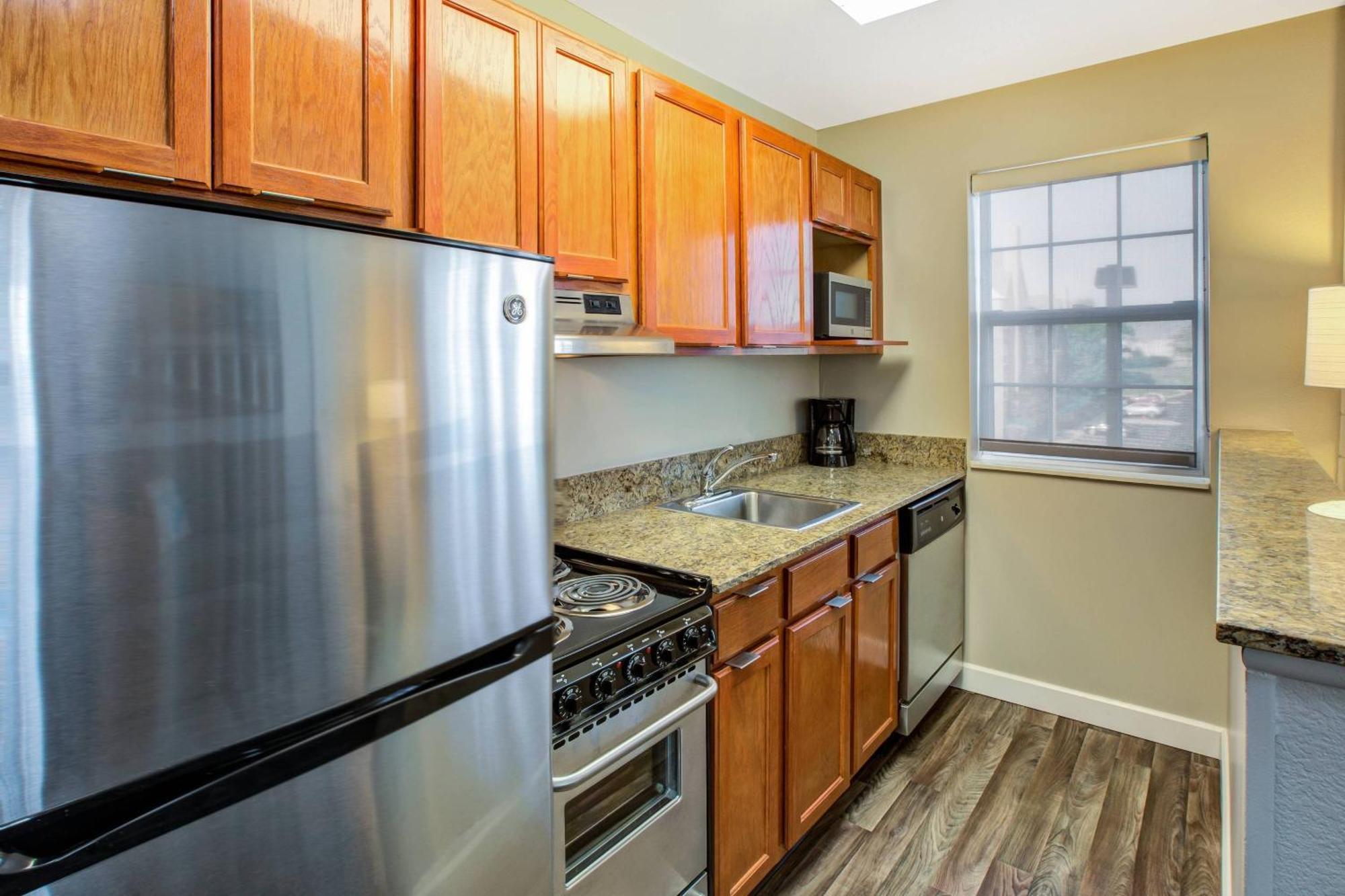 Towneplace Suites By Marriott Detroit Livonia Exteriör bild